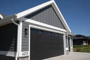 hardboard-siding-painted-finish-minneapolis-custom-remodelers